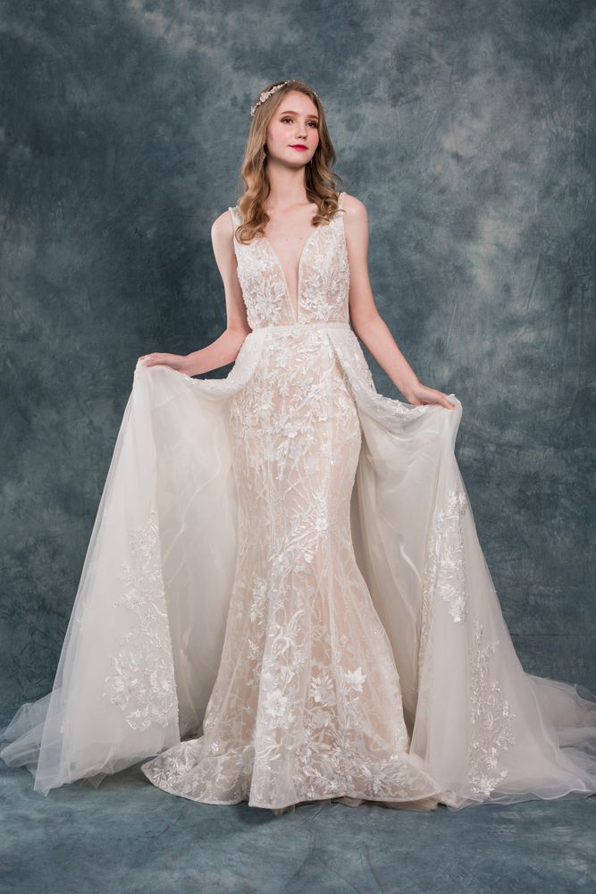 Calia gown, photo 1 of 4