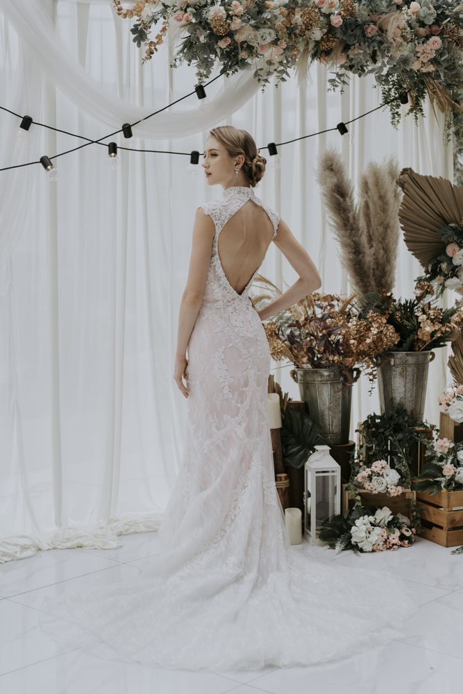 Benoite gown, photo 2 of 4