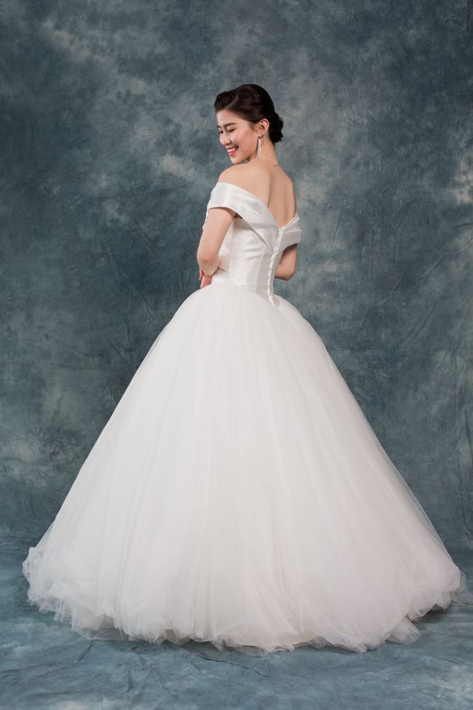 Candice gown, photo 2 of 2
